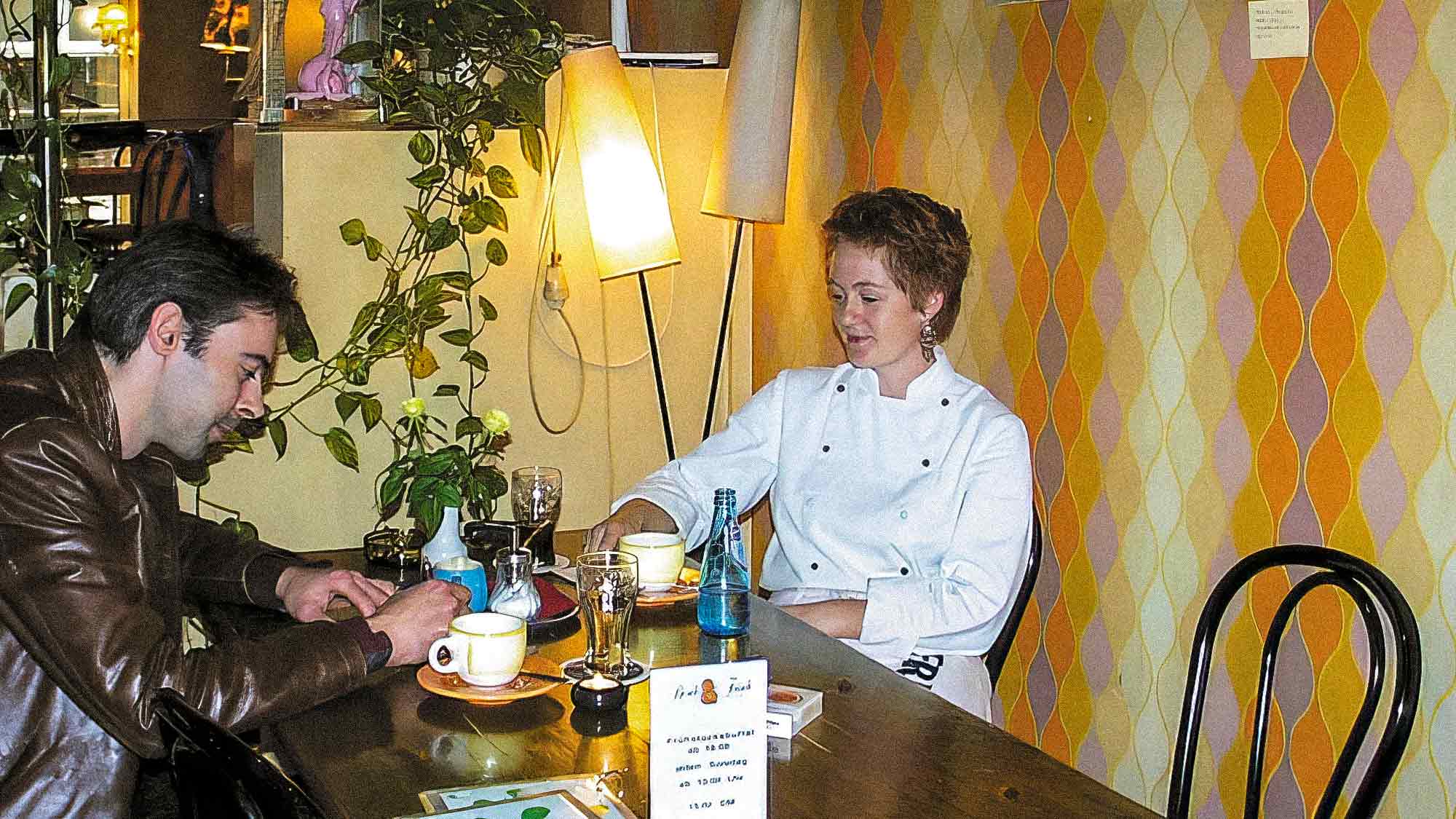 KWS History: Stadtgeschichte Gütersloh – das »etwas andere« Café mit dem Klecks (2001) KWS History: Stadtgeschichte Gütersloh – das »etwas andere« Café mit dem Klecks (2001)