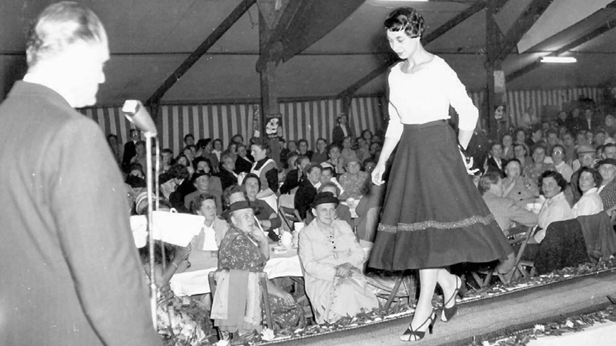 #NOW #Commons: #Modenschau anlässlich der #Michaeliswoche #Gütersloh 1956 #NOW #Commons: #Modenschau anlässlich der #Michaeliswoche #Gütersloh 1956