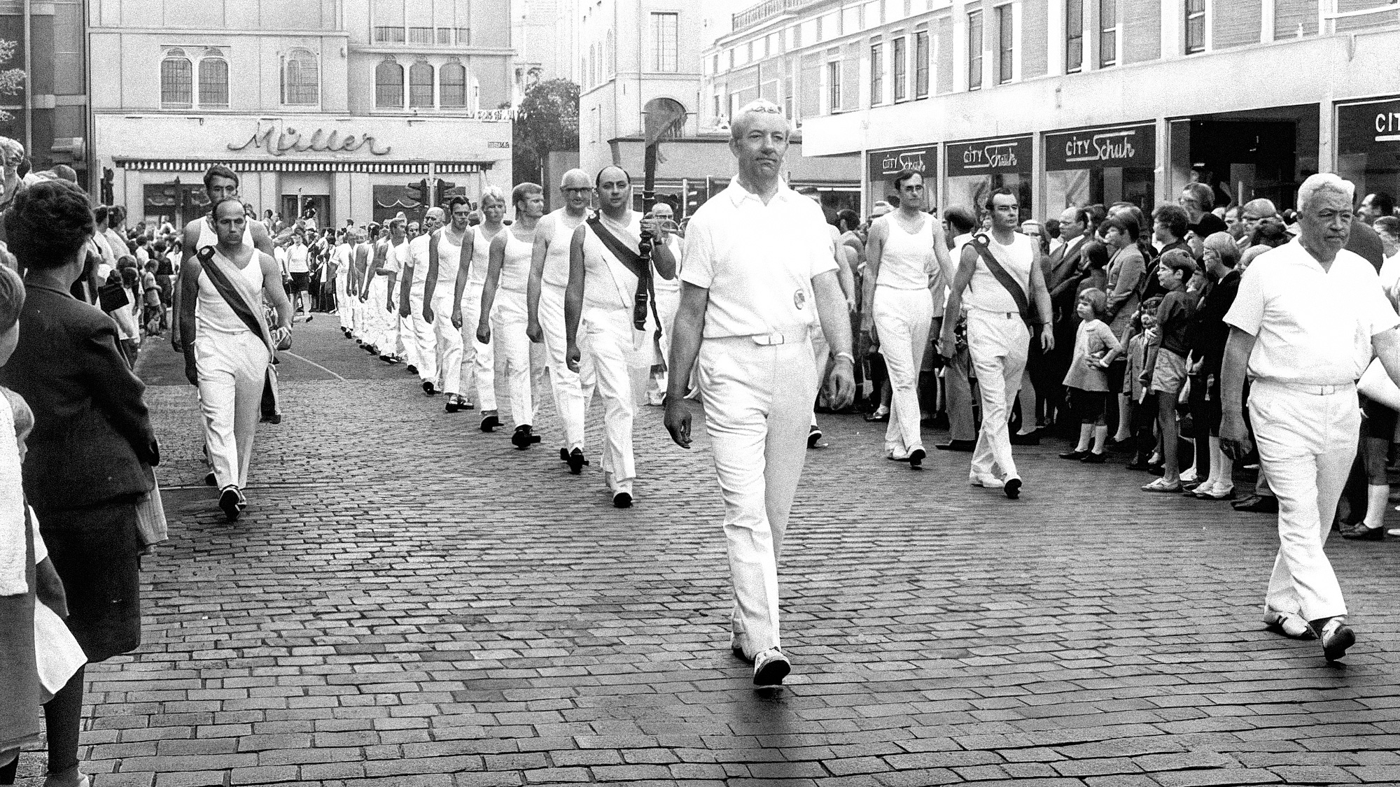 #NOW #Commons: TV Isselhorst, #Festzug #Michaeliswoche 1970 #NOW #Commons: TV Isselhorst, #Festzug #Michaeliswoche 1970