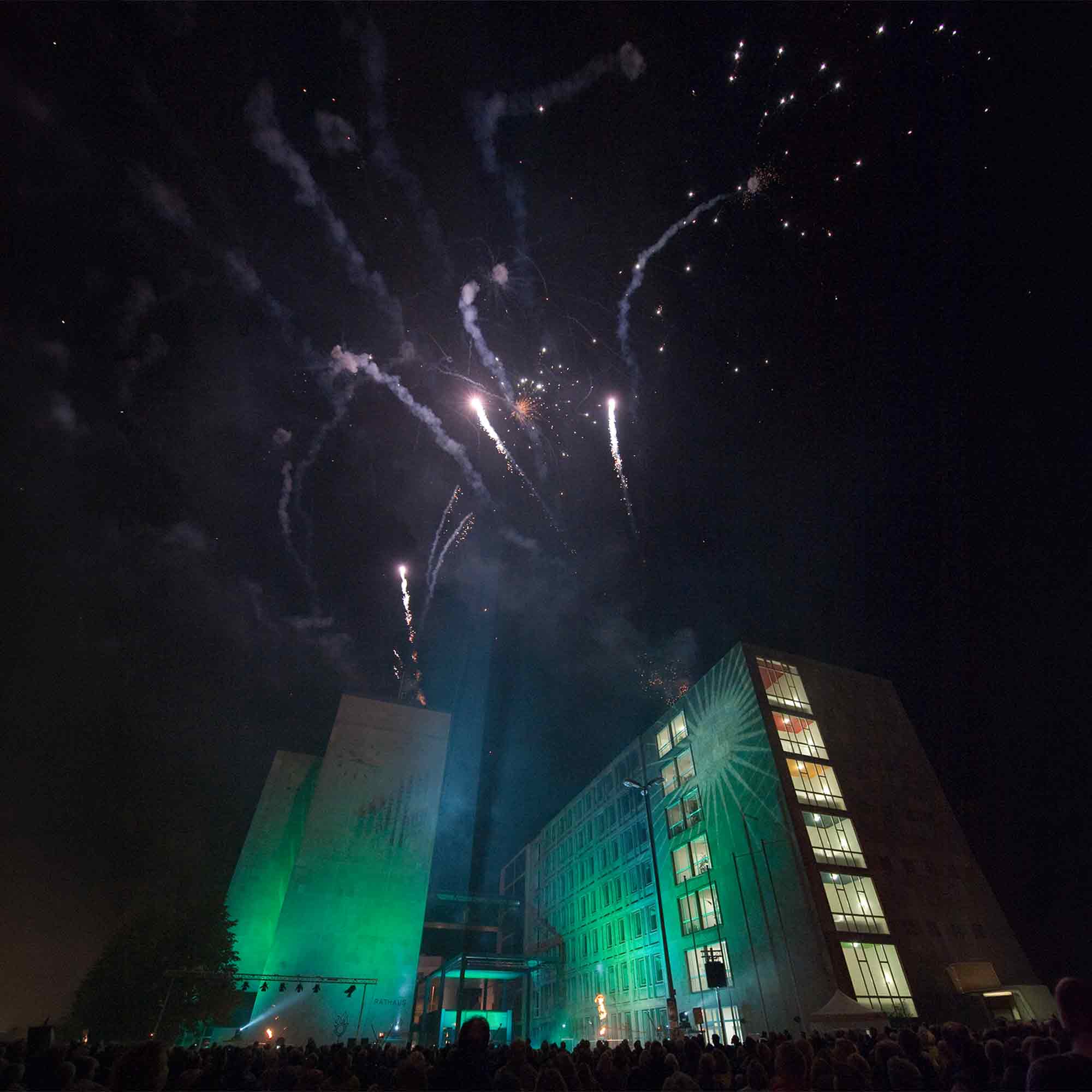 NOW Commons: Feuerwerk am Rathaus, Michaeliswoche Gütersloh 2009 NOW Commons: Feuerwerk am Rathaus, Michaeliswoche Gütersloh 2009