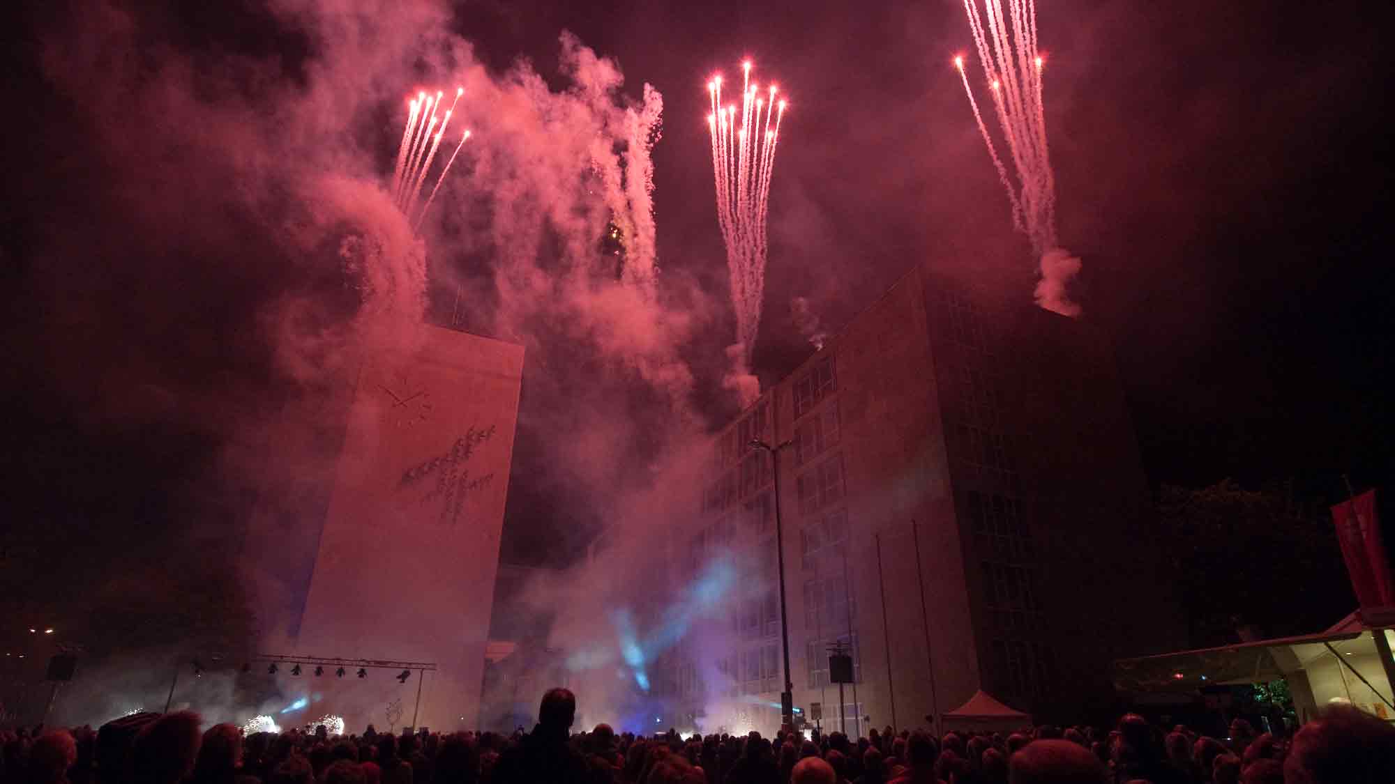 NOW Commons: Feuerwerk am Rathaus, Michaeliswoche Gütersloh 2009 … NOW Commons: Feuerwerk am Rathaus, Michaeliswoche Gütersloh 2009 …