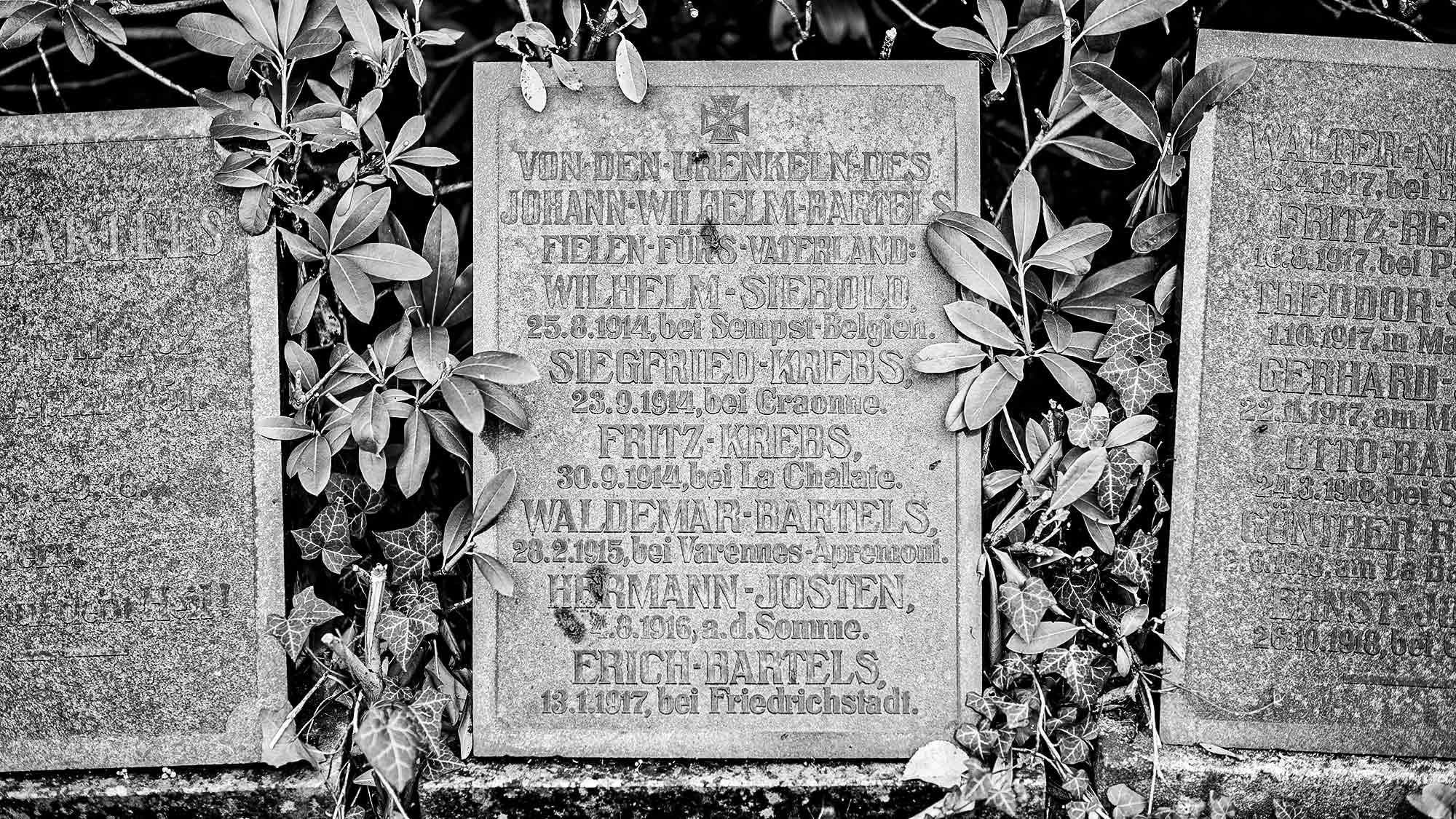 NOW Commons: Gefallenentafeln zum Gedenken an die im Ersten Weltkrieg gefallenen Angehörigen der Familie Bartels NOW Commons: Gefallenentafeln zum Gedenken an die im Ersten Weltkrieg gefallenen Angehörigen der Familie Bartels