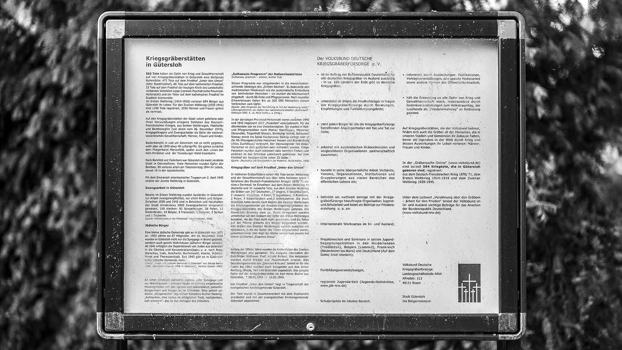 KWS History: Schild »Kriegsgräberstätten in Gütersloh« KWS History: Schild »Kriegsgräberstätten in Gütersloh«