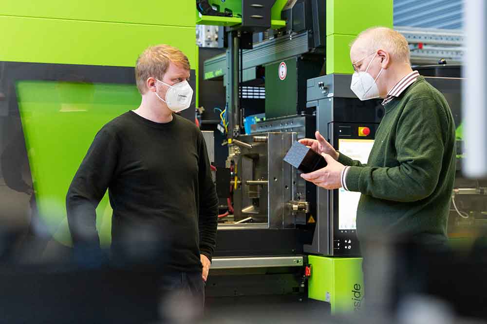 Neue Heatpipes-Technologie eines FH-Forschungsteams senkt Energieverbrauch bei der Spritzgießfertigung von technischen Kunststoffteilen um bis zu 40 Prozent