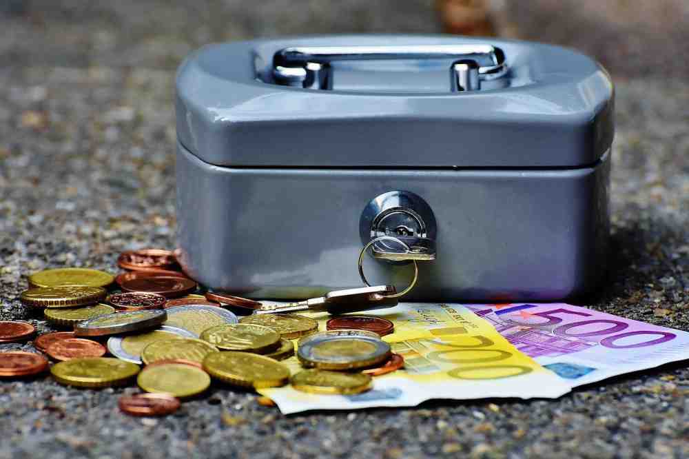 Die Volksbank Bielefeld-Gütersloh teilt mit: Bareinzahlungen – neue gesetzliche Regelung zur Nachweispflicht ab 10.000 Euro Die Volksbank Bielefeld-Gütersloh teilt mit: Bareinzahlungen – neue gesetzliche Regelung zur Nachweispflicht ab 10.000 Euro