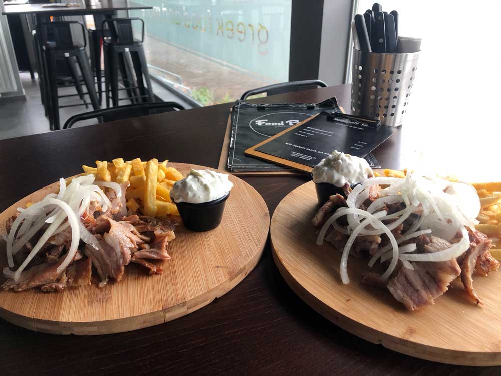 Anzeige: Food Panic in Gütersloh – Mittagsangebot von 11.30 bis 15 Uhr, Angebotsteller – Gyros, Pommes, Zaziki, sechs Euro Anzeige: Food Panic in Gütersloh – Mittagsangebot von 11.30 bis 15 Uhr, Angebotsteller – Gyros, Pommes, Zaziki, sechs Euro