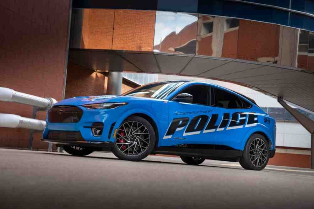 Ford Mustang Mach-E besteht als erstes voll-elektrisches Fahrzeug die offiziellen Tests der Michigan State Police Ford Mustang Mach-E besteht als erstes voll-elektrisches Fahrzeug die offiziellen Tests der Michigan State Police
