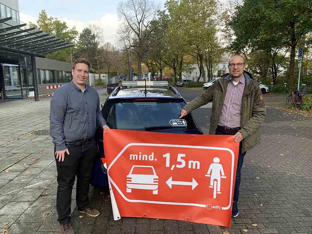 Bad Salzuflen: städtische Fahrzeuge werben für mehr Sicherheitsabstand zu Radfahrern Bad Salzuflen: städtische Fahrzeuge werben für mehr Sicherheitsabstand zu Radfahrern