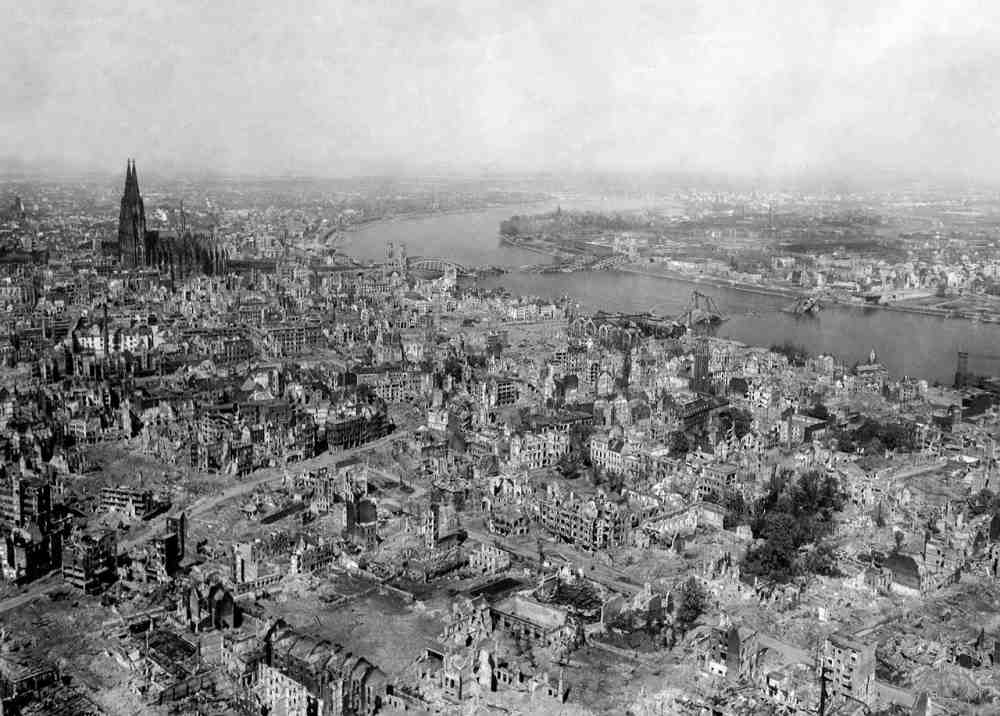 Gütersloh in den Jahren nach dem Zweiten Weltkrieg – »Auferstanden aus Ruinen und der Zukunft zugewandt …«