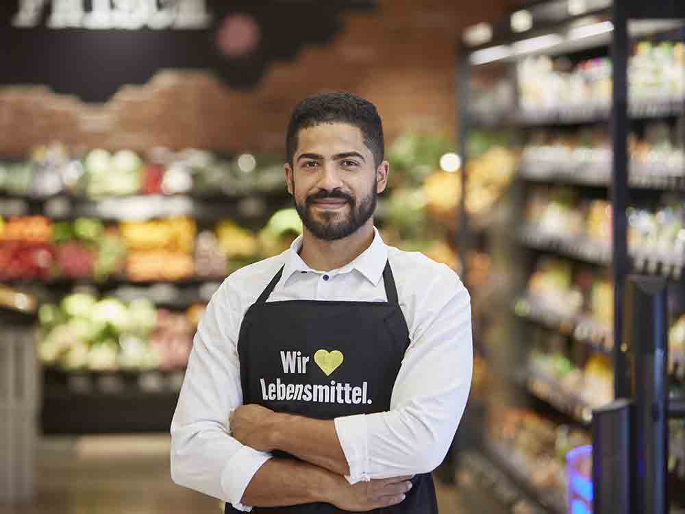 »Branchen-Oscar« geht an die Alster: Hamburger Familienunternehmen EDEKA Niemerszein erhält den »Goldenen Zuckerhut 2021« »Branchen-Oscar« geht an die Alster: Hamburger Familienunternehmen EDEKA Niemerszein erhält den »Goldenen Zuckerhut 2021«