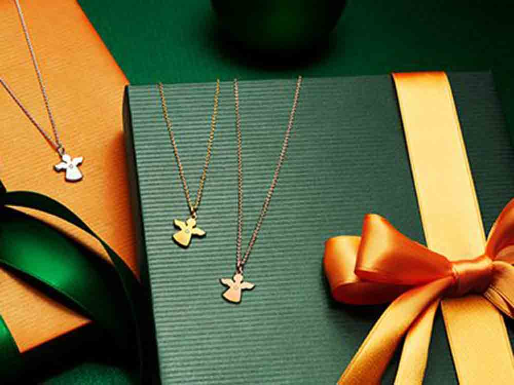Anzeige: Christ Charity: Limitierte Christ-Kind Kette kaufen und zehn 10 Euro spenden! Jetzt online bestellen!