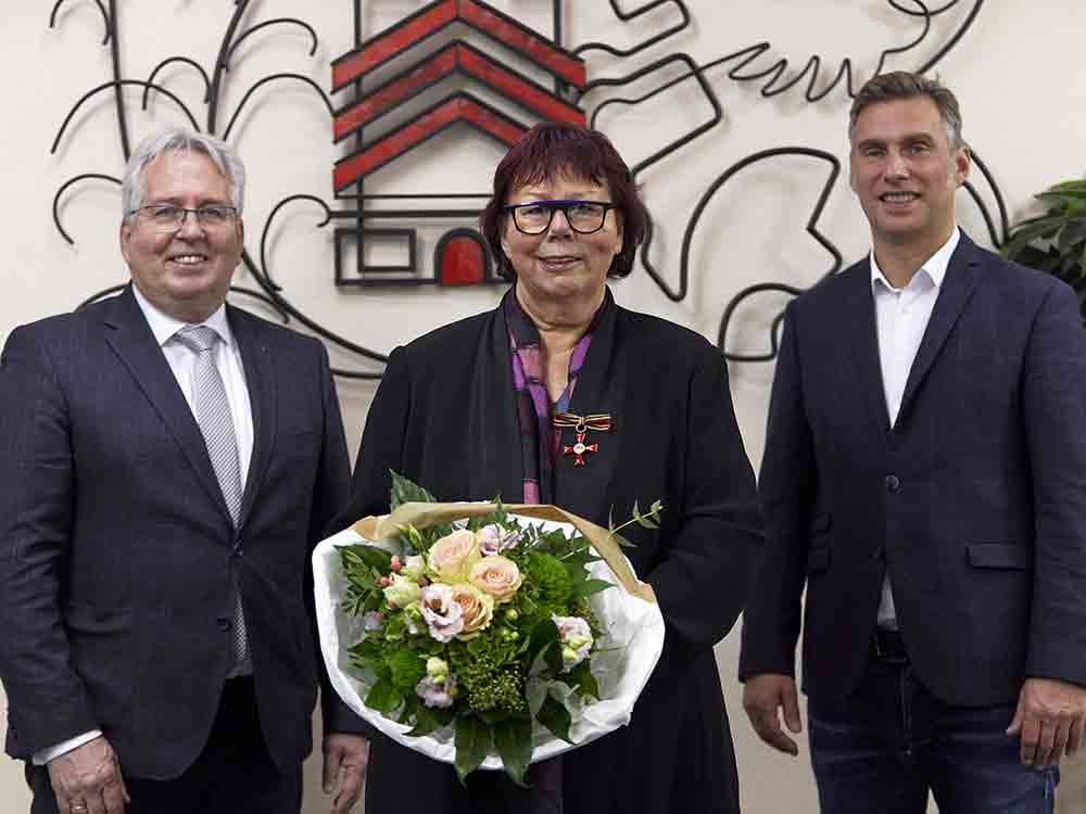 FH Bielefeld: Prof. Barbara Schwarze hat für ihr Streben nach Chancengleichheit das Bundesverdienstkreuz erhalten FH Bielefeld: Prof. Barbara Schwarze hat für ihr Streben nach Chancengleichheit das Bundesverdienstkreuz erhalten
