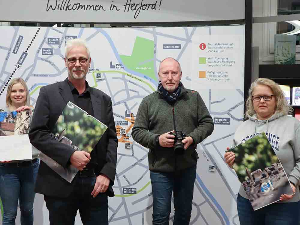 Herforder Lieblingsmotive zum Aufhängen, »Herford erleben«-Wandkalender ab sofort erhältlich in der Tourist-Information Herforder Lieblingsmotive zum Aufhängen, »Herford erleben«-Wandkalender ab sofort erhältlich in der Tourist-Information