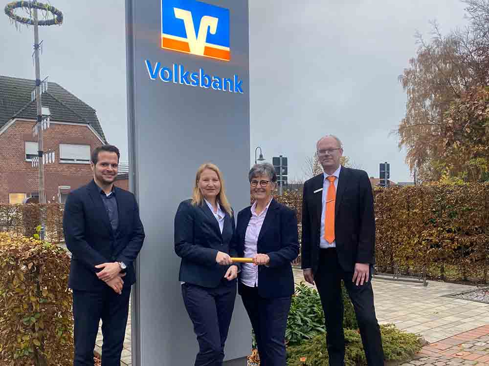 Annette Klockenbusch geht in den wohlverdienten Ruhestand, mehr als 42 Jahre für die Volksbank-Kundschaft in Benteler Annette Klockenbusch geht in den wohlverdienten Ruhestand, mehr als 42 Jahre für die Volksbank-Kundschaft in Benteler