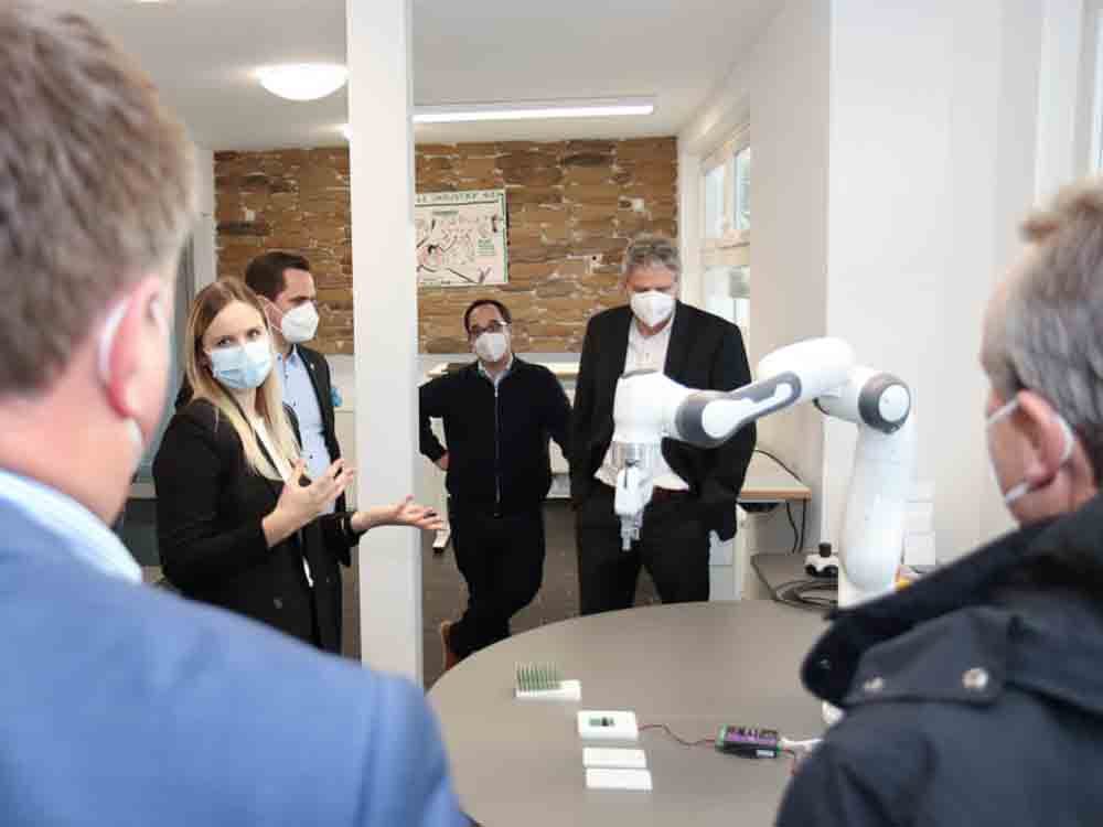 Roboter zum Anfassen und Ausprobieren für alle Interessierten, »RoboLab« »Veroza« in Vechta geöffnet Roboter zum Anfassen und Ausprobieren für alle Interessierten, »RoboLab« »Veroza« in Vechta geöffnet