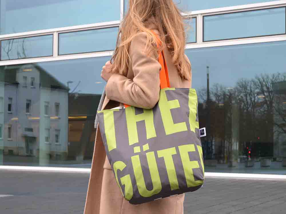 Kultur Räume Gütersloh, Flagge zeigen für mehr Nachhaltigkeit, Upcycling Taschen aus Fahnenstoff