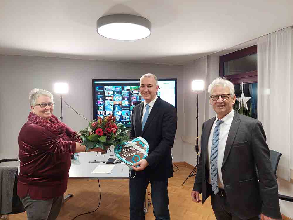 Brockhagener Pfarrer wird neuer Superintendent, Synode des Kirchenkreises Halle wählt Dr. André Heinrich zum Nachfolger von Walter Hempelmann Brockhagener Pfarrer wird neuer Superintendent, Synode des Kirchenkreises Halle wählt Dr. André Heinrich zum Nachfolger von Walter Hempelmann