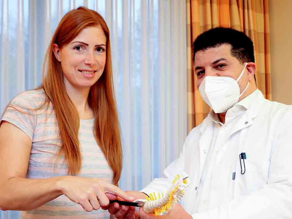 Gütersloh: Wieder schmerzfrei in den Sattel
, Endoskopische Bandscheibe-OP am Sankt-Elisabeth-Hospital gibt neue Lebensqualität Gütersloh: Wieder schmerzfrei in den Sattel
, Endoskopische Bandscheibe-OP am Sankt-Elisabeth-Hospital gibt neue Lebensqualität
