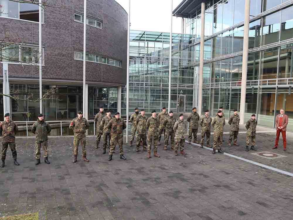 Kreis Gütersloh, 18 Soldaten unterstützen in der Pandemie, die Bundeswehr ist zurück im Kreishaus Kreis Gütersloh, 18 Soldaten unterstützen in der Pandemie, die Bundeswehr ist zurück im Kreishaus