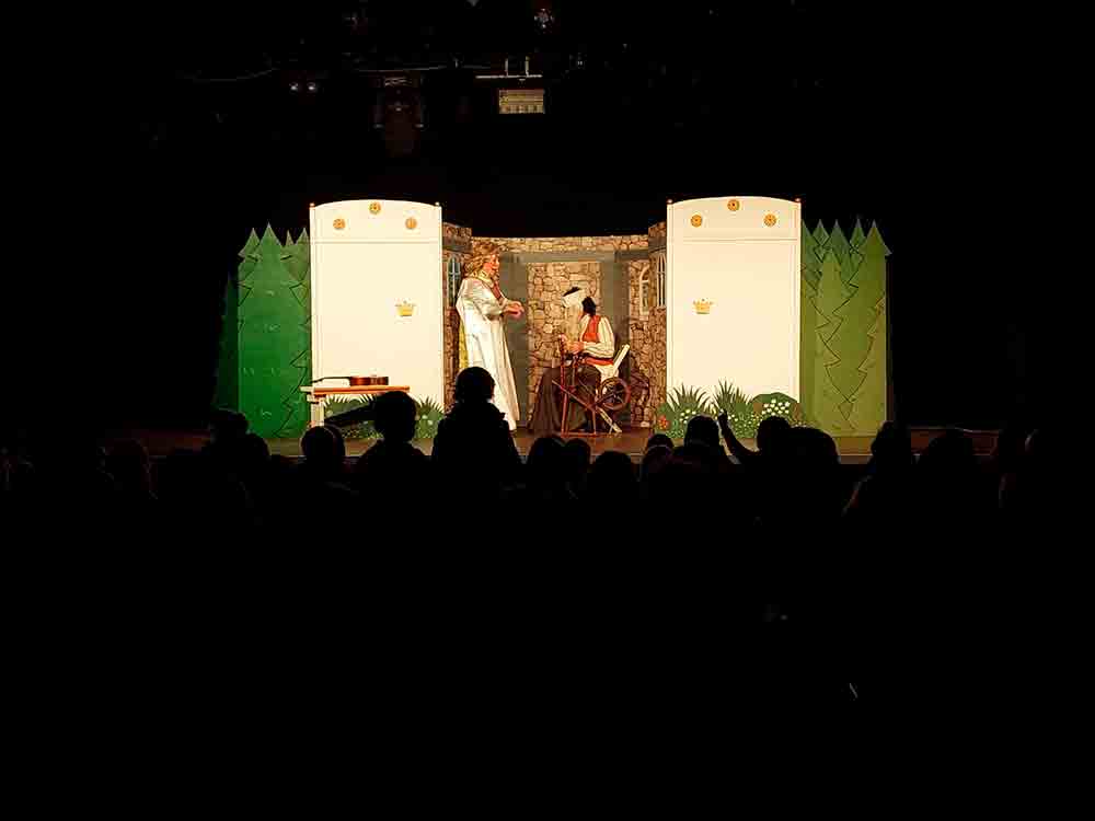 Weihnachtliches Schultheater
, Gütersloher Grundschulen zu Gast im Bürgerkiez Weihnachtliches Schultheater
, Gütersloher Grundschulen zu Gast im Bürgerkiez