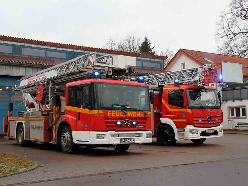 Freiwillige Feuerwehr Bad Salzuflen schickt nach fast 19 Jahren ihren Teleskopgelenkmast in den Ruhestand und beschafft generalüberholte Drehleiter Freiwillige Feuerwehr Bad Salzuflen schickt nach fast 19 Jahren ihren Teleskopgelenkmast in den Ruhestand und beschafft generalüberholte Drehleiter