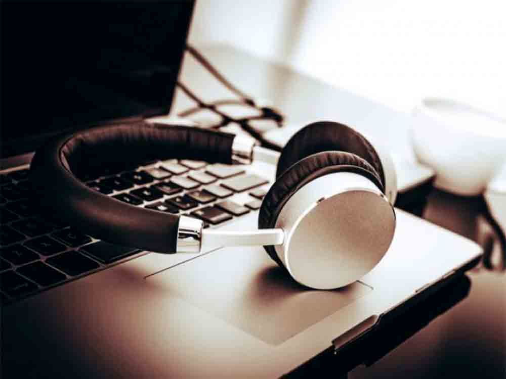 Offizielle Deutsche Charts mit Neuerung ab 2022: Ab sofort werden auch werbefinanzierte Streams in die Offiziellen Deutschen Single Charts einbezogen Offizielle Deutsche Charts mit Neuerung ab 2022: Ab sofort werden auch werbefinanzierte Streams in die Offiziellen Deutschen Single Charts einbezogen