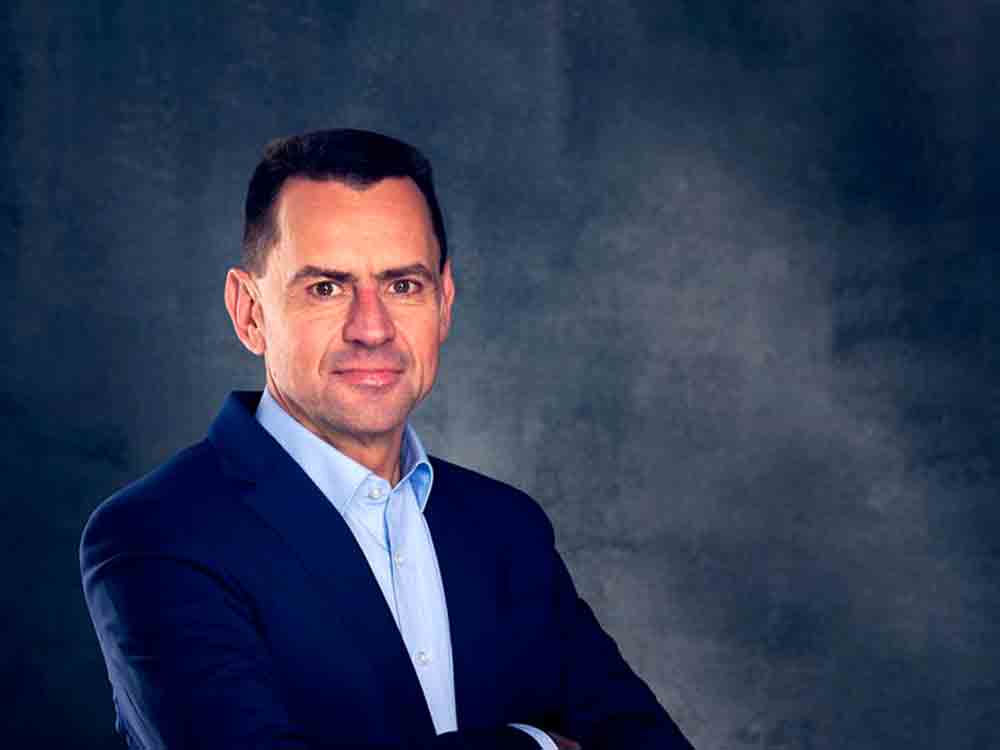 Ford Europa ernennt Martin Sander zum General Manager Passenger Vehicles sowie zum Vorsitzenden der Geschäftsführung der Ford-Werke GmbH Ford Europa ernennt Martin Sander zum General Manager Passenger Vehicles sowie zum Vorsitzenden der Geschäftsführung der Ford-Werke GmbH