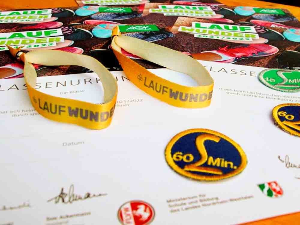 Erfolgreiche Schulen aus dem Kreis Gütersloh wurden mit Laufabzeichen geehrt, Freude am Laufen ist wichtiger als die Leistung Erfolgreiche Schulen aus dem Kreis Gütersloh wurden mit Laufabzeichen geehrt, Freude am Laufen ist wichtiger als die Leistung