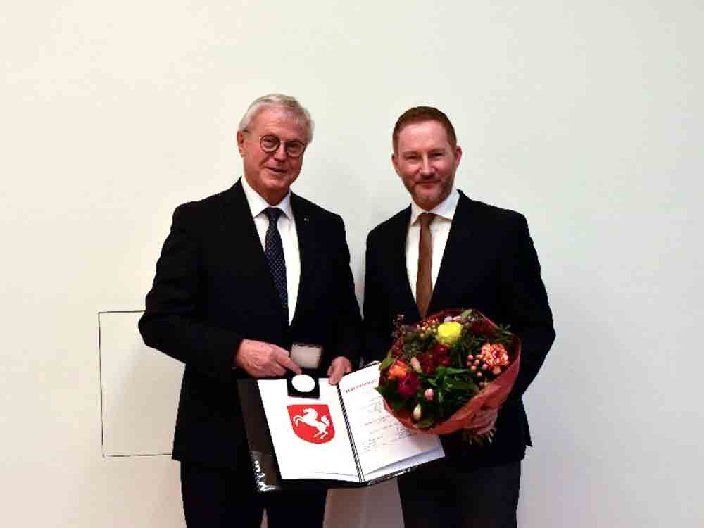 Stephen Paul für langjähriges Engagement gewürdigt, LWL ehrt Parlamentarier aus dem Kreis Herford mit Freiherr vom Stein Medaille