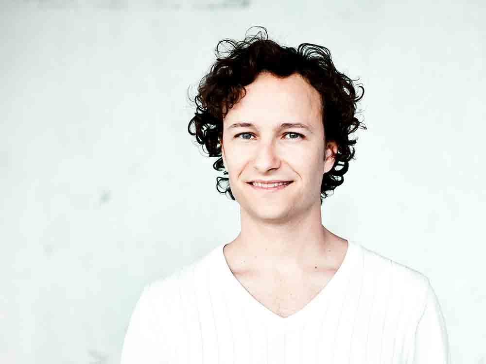 Bielefeld, Bach und Schubert, Klavierrezital mit Star Pianist Martin Helmchen am 4. Februar 2022 im kleinen Saal der Rudolf Oetker Halle Bielefeld, Bach und Schubert, Klavierrezital mit Star Pianist Martin Helmchen am 4. Februar 2022 im kleinen Saal der Rudolf Oetker Halle