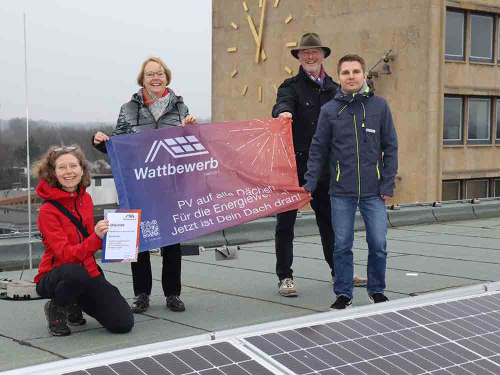 Mit Photovoltaik »ganz vorn«, Gütersloh wird im »Wattbewerb« für das Ausbautempo bei der Stromerzeugung aus Sonnenenergie ausgezeichnet Mit Photovoltaik »ganz vorn«, Gütersloh wird im »Wattbewerb« für das Ausbautempo bei der Stromerzeugung aus Sonnenenergie ausgezeichnet