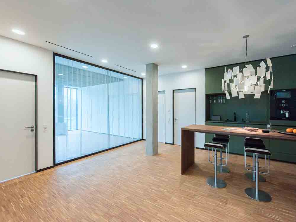 Symbiose Visionäre Architektur mit edlem Türendesign, schwarz eloxierte Aluminiumzargen für Türen und Verglasungen Symbiose Visionäre Architektur mit edlem Türendesign, schwarz eloxierte Aluminiumzargen für Türen und Verglasungen