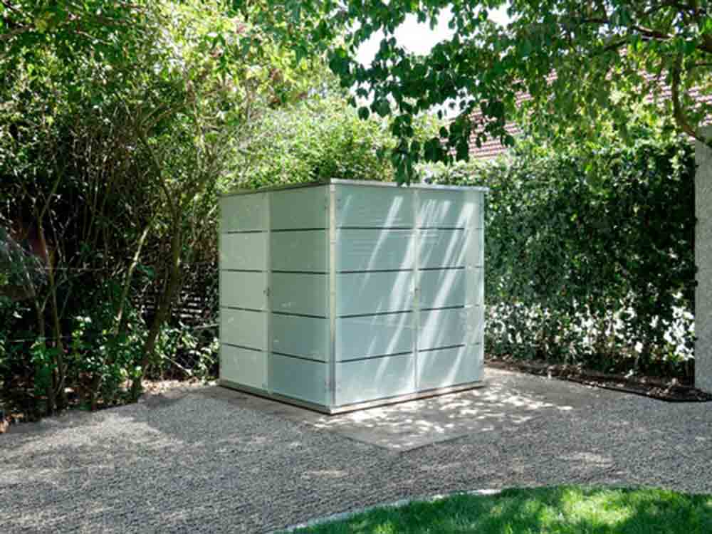 Voll im Trend: nichtbegehbare Gartenhäuser, Garten[Q] bietet für kleine Gärten praktischen Stauraum mit Design Charakter