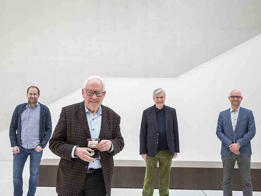 Geschenk für das LWL Museum für Kunst und Kultur, Auktionshaus aus Osnabrück überreicht historische Münze Geschenk für das LWL Museum für Kunst und Kultur, Auktionshaus aus Osnabrück überreicht historische Münze