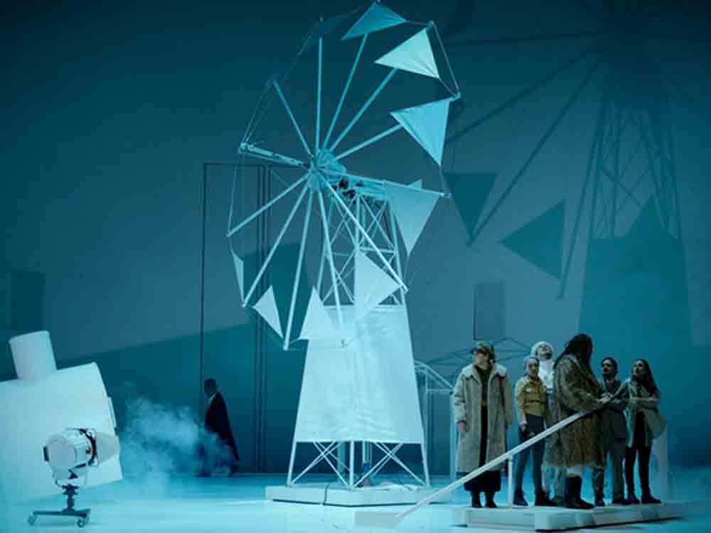 Deutsches Theater Berlin, Samstag, 26. März 2022, »Auferstehung« von Lew N. Tolstoi, Premiere, Bearbeitung und Regie von Armin Petras Deutsches Theater Berlin, Samstag, 26. März 2022, »Auferstehung« von Lew N. Tolstoi, Premiere, Bearbeitung und Regie von Armin Petras