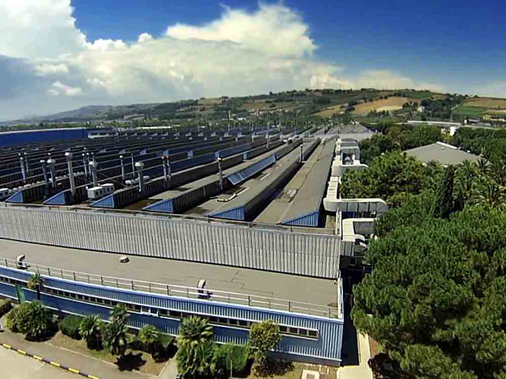 Stellantis bekräftigt Engagement in Italien mit der geplanten Investition in Batteriefabrik der Automotive Cells Company (ACC) Stellantis bekräftigt Engagement in Italien mit der geplanten Investition in Batteriefabrik der Automotive Cells Company (ACC)