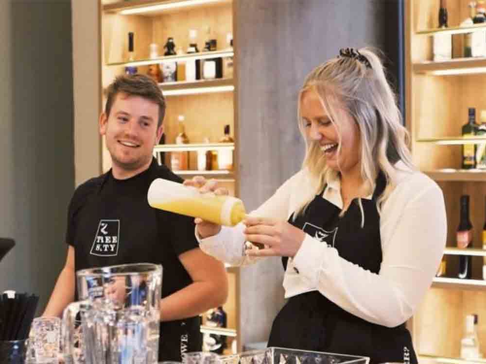 Neue Cocktails in der Alten Brennerei, selbst mixen lernen mit den Cocktailkursen des Anno 1664 in Oelde Neue Cocktails in der Alten Brennerei, selbst mixen lernen mit den Cocktailkursen des Anno 1664 in Oelde