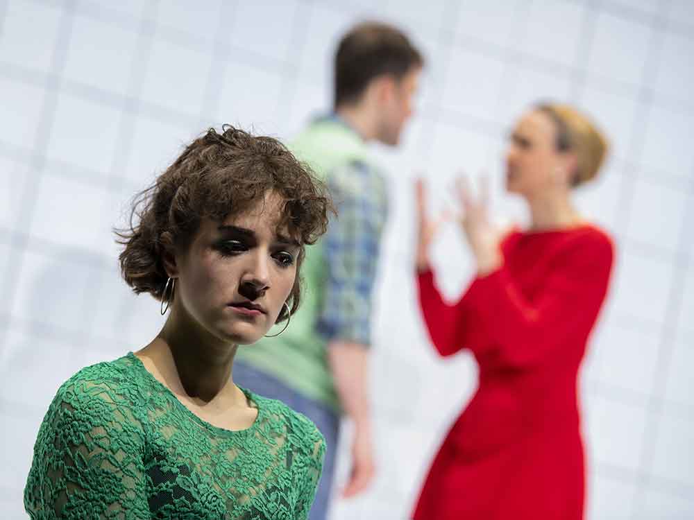 Hamm, Vögel, das spannende Theaterstück von Wajdi Mouawad ist am 6. April 2022 im Kurhaus zu sehen Hamm, Vögel, das spannende Theaterstück von Wajdi Mouawad ist am 6. April 2022 im Kurhaus zu sehen