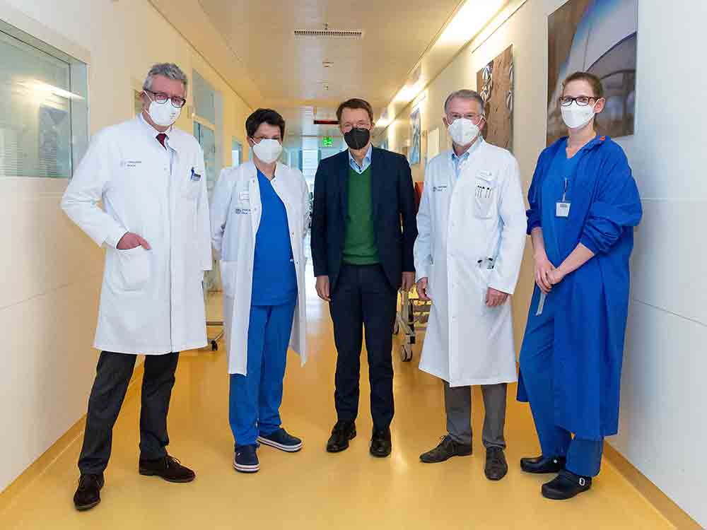 Gesundheitsminister Lauterbach besucht Uniklinik Köln, Herausforderungen der Krankenversorgung in Zeiten der Pandemie Gesundheitsminister Lauterbach besucht Uniklinik Köln, Herausforderungen der Krankenversorgung in Zeiten der Pandemie