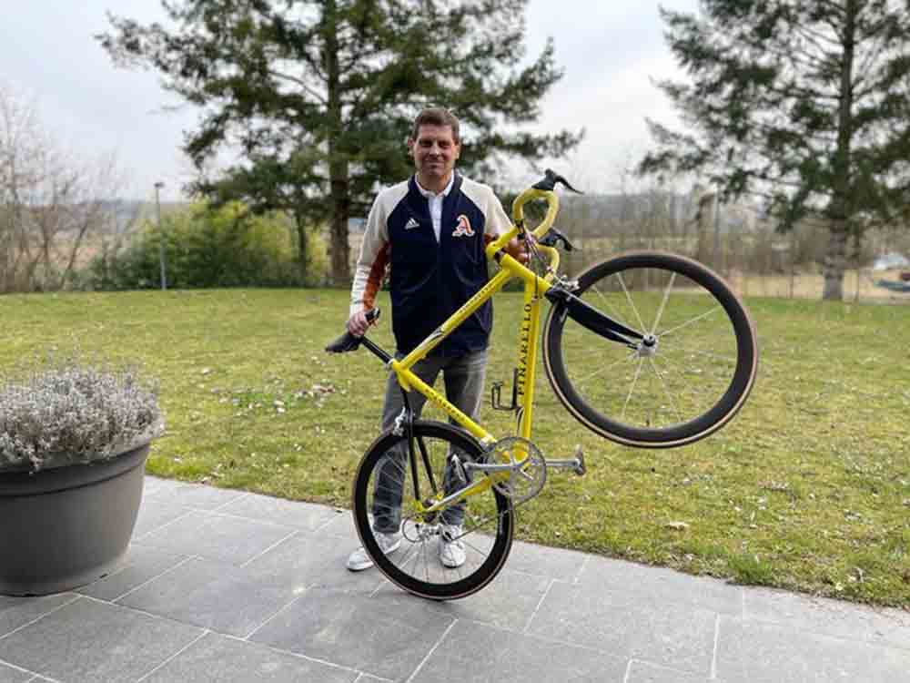 Jan Ullrichs Tour de France Rad erzielt 40.000 Euro für die Ukraine, sensationeller Rekorderlös bei United Charity Auktion Jan Ullrichs Tour de France Rad erzielt 40.000 Euro für die Ukraine, sensationeller Rekorderlös bei United Charity Auktion