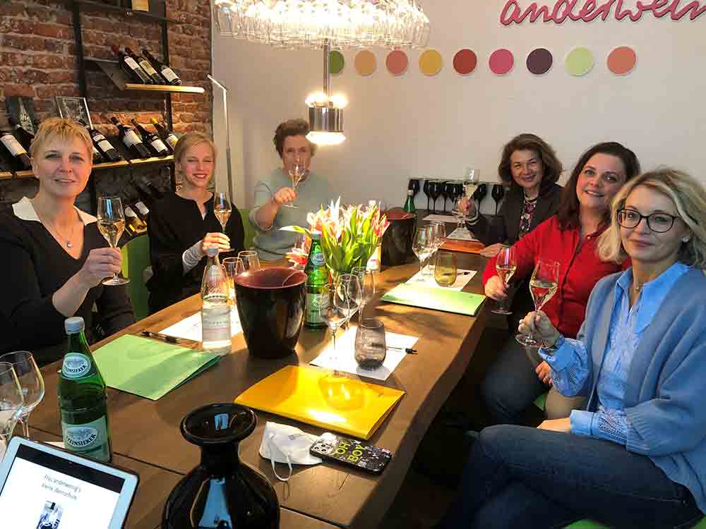 Fortbildung für die Geschmacksknospen, Familienunternehmerinnen trafen sich zum Weinseminar Fortbildung für die Geschmacksknospen, Familienunternehmerinnen trafen sich zum Weinseminar