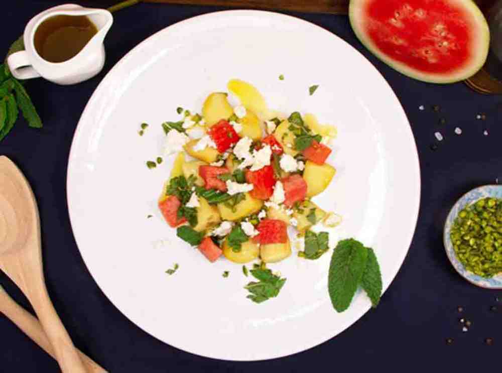 Gütersloh, gut hydriert an warmen Sommertagen, Rezept für Kartoffelsalat mit Wassermelone Gütersloh, gut hydriert an warmen Sommertagen, Rezept für Kartoffelsalat mit Wassermelone