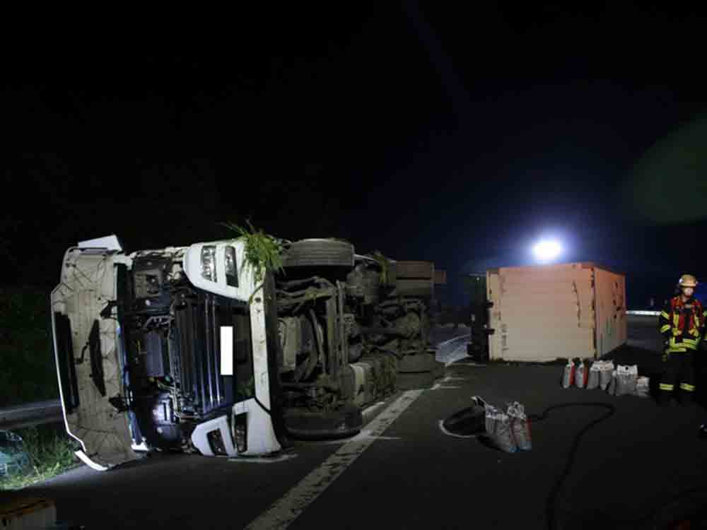 Freiwillige Feuerwehr Bad Salzuflen, umgestürzter Lkw sorgt für lange Staus auf der A 2 Freiwillige Feuerwehr Bad Salzuflen, umgestürzter Lkw sorgt für lange Staus auf der A 2