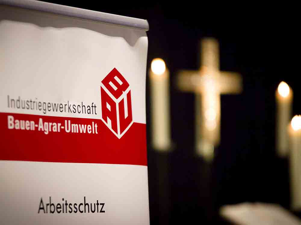 Workers’ Memorial Day, im Fokus: psychische Belastungen Gedenkminute für verunglückte Beschäftigte im Kreis Gütersloh