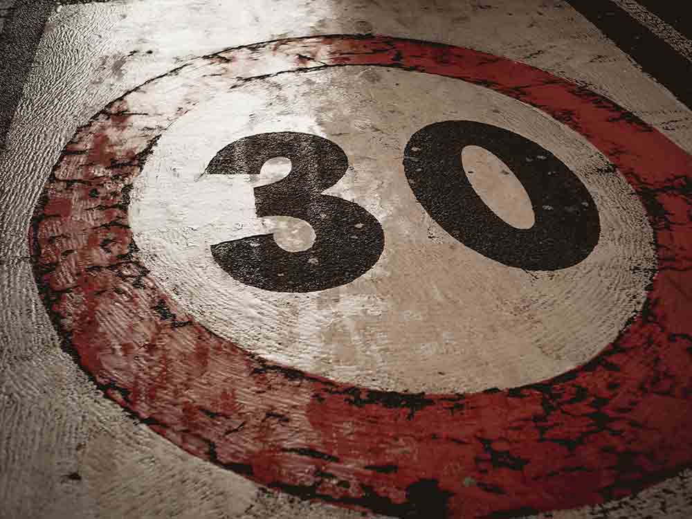 »Tempo 30, wenn es sinnvoll ist«, Kommentar von Charlotte Bauer zu Tempo 30 Zonen auf Hauptverkehrsstraßen »Tempo 30, wenn es sinnvoll ist«, Kommentar von Charlotte Bauer zu Tempo 30 Zonen auf Hauptverkehrsstraßen