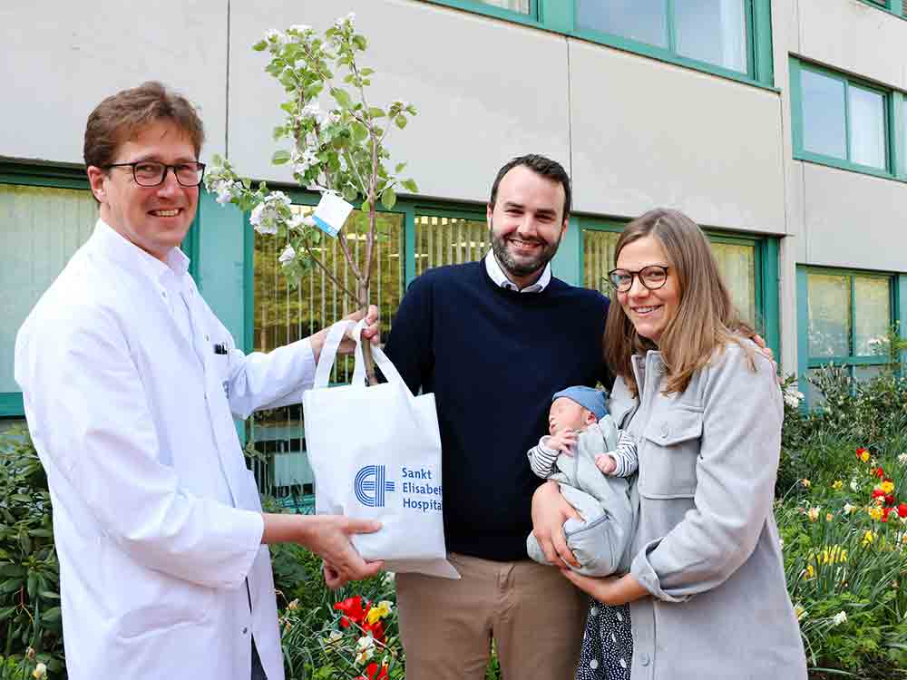Gütersloh, ein Baum für neues Leben, Sankt Elisabeth Hospital beteiligt sich an bundesweiter Woche für das Leben Gütersloh, ein Baum für neues Leben, Sankt Elisabeth Hospital beteiligt sich an bundesweiter Woche für das Leben