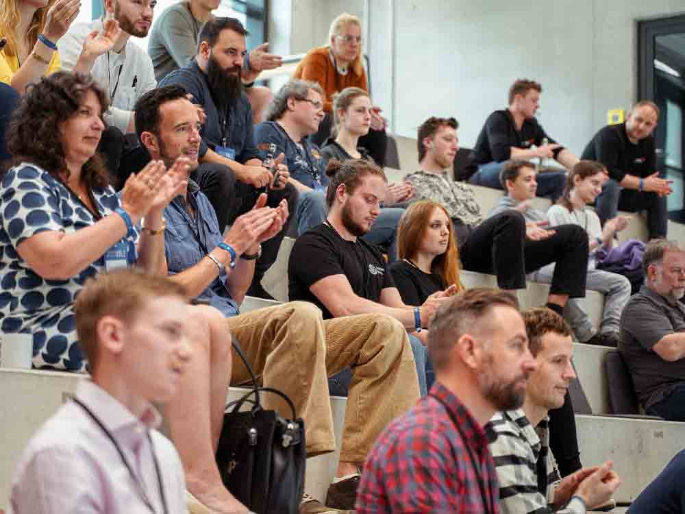 Schreiner und Tischler im Bar Camp Fieber, gelungene Premiere der Zukunftswerkstatt Holz 2022 in München Schreiner und Tischler im Bar Camp Fieber, gelungene Premiere der Zukunftswerkstatt Holz 2022 in München