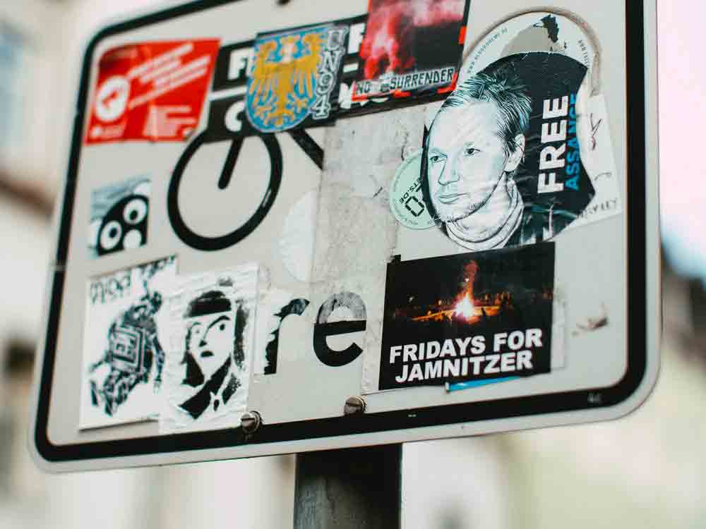 Julian Assange droht die Auslieferung in die USA, Informations und Solidaritätsveranstaltung mit John und Gabriel Shipton am 21. Juni 2022 in Berlin Julian Assange droht die Auslieferung in die USA, Informations und Solidaritätsveranstaltung mit John und Gabriel Shipton am 21. Juni 2022 in Berlin