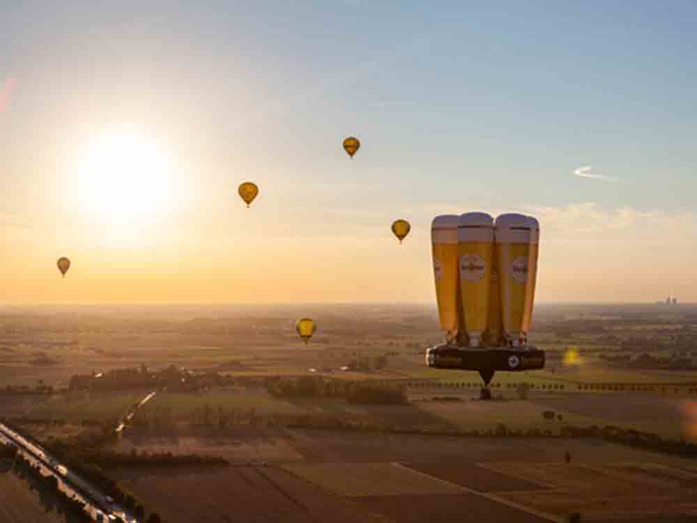 Klassenzimmer unter freiem Himmel, freie Plätze bei Ballonfahrt Schnupperkursen für Grundschulklassen während der WIM Klassenzimmer unter freiem Himmel, freie Plätze bei Ballonfahrt Schnupperkursen für Grundschulklassen während der WIM