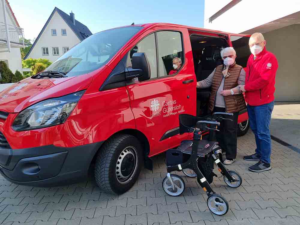 Gütersloh, gut in der Caritas Tagespflege ankommen, die Fahrer sind wichtige Ansprechpartner für die Gäste Gütersloh, gut in der Caritas Tagespflege ankommen, die Fahrer sind wichtige Ansprechpartner für die Gäste